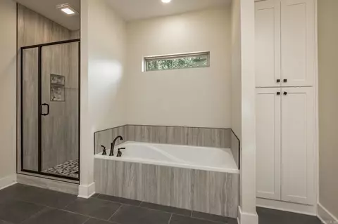 Bath - 100 Michael Dr, Beebe, AR 72012 photo 2 of 4