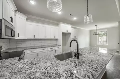 Kitchen - 942 Villa Vista Cir, Cabot, AR 72023 photo 3 of 3