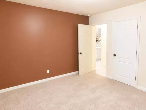 Bedroom - 2011 S Oak St, Pine Bluff, AR 71601 photo 2 of 4