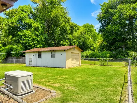 Exterior - 2011 S Oak St, Pine Bluff, AR 71601 photo 3 of 3