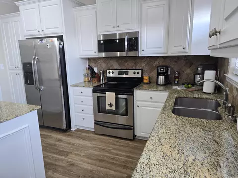 Kitchen - 2800 Wineberry Rd, Conway, AR 72034 photo 2 of 3