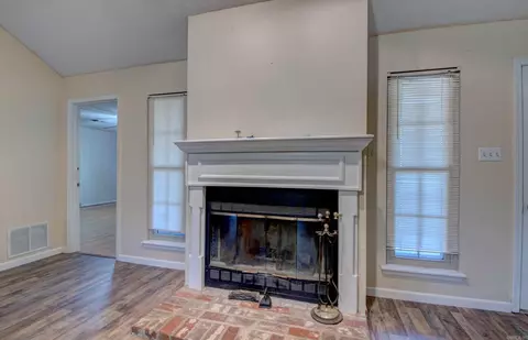 Living - 6009 S Cedar St, Pine Bluff, AR 71603 photo 6 of 15