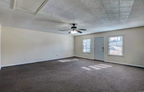 Living - 6009 S Cedar St, Pine Bluff, AR 71603 photo 11 of 15