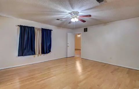 Living - 6009 S Cedar St, Pine Bluff, AR 71603 photo 14 of 15