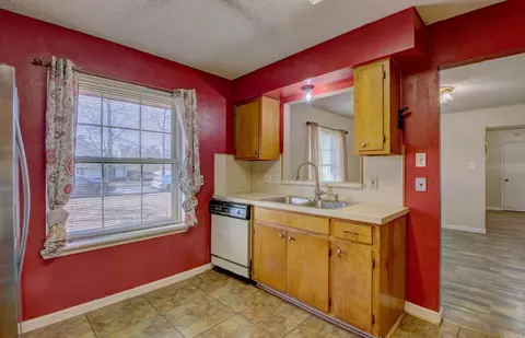 Kitchen - 6009 S Cedar St, Pine Bluff, AR 71603 photo 2 of 5