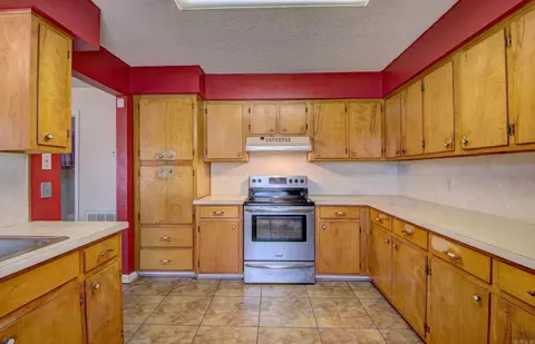 Kitchen - 6009 S Cedar St, Pine Bluff, AR 71603 photo 4 of 5