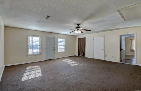 Living - 6009 S Cedar St, Pine Bluff, AR 71603 photo 12 of 15