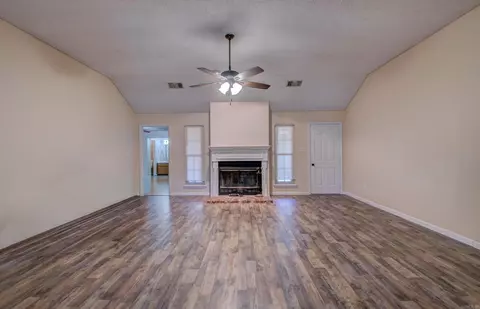 Living - 6009 S Cedar St, Pine Bluff, AR 71603 photo 2 of 15