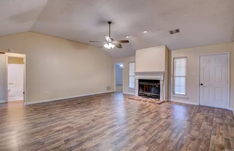 Living - 6009 S Cedar St, Pine Bluff, AR 71603 photo 1 of 15