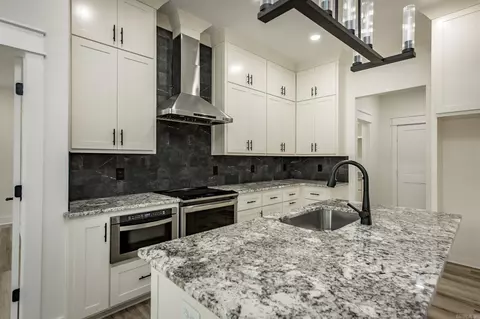 Kitchen - 38 Libra Ln, Ward, AR 72176 photo 2 of 3