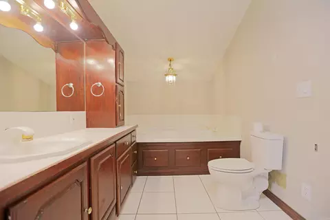 Bath - 1202 N Fir St, Beebe, AR 72012 photo 2 of 4
