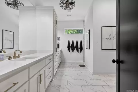Bath - 810 Caddo Dr, Benton, AR 72019 photo 1 of 5