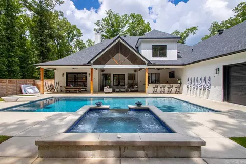 Exterior - 810 Caddo Dr, Benton, AR 72019 photo 9 of 14
