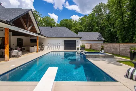 Exterior - 810 Caddo Dr, Benton, AR 72019 photo 10 of 14