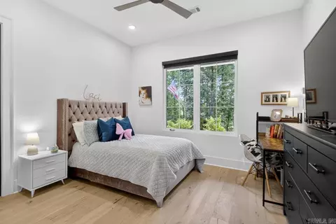 Bedroom - 810 Caddo Dr, Benton, AR 72019 photo 3 of 6
