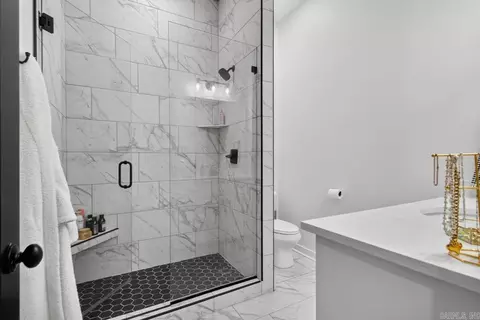 Bath - 810 Caddo Dr, Benton, AR 72019 photo 4 of 5