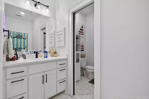 Entry Way - 810 Caddo Dr, Benton, AR 72019 photo 5 of 5