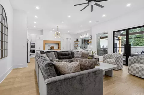 Living - 810 Caddo Dr, Benton, AR 72019 photo 5 of 5