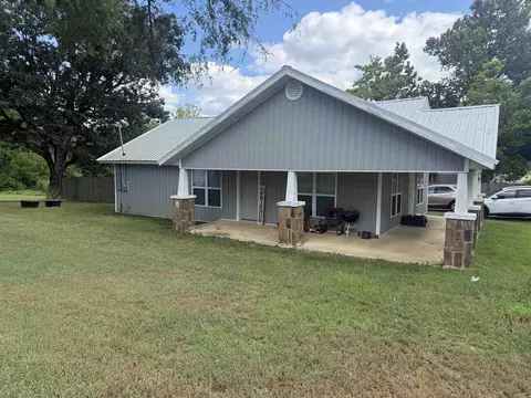 Exterior - 69 College St, Quitman, AR 72131 photo 2 of 6