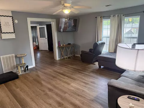 Living - 69 College St, Quitman, AR 72131 photo 1 of 3