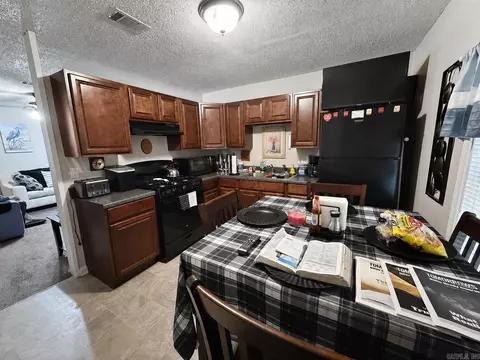 Kitchen - 33 Hiland Pl, Benton, AR 72015 photo 1 of 2