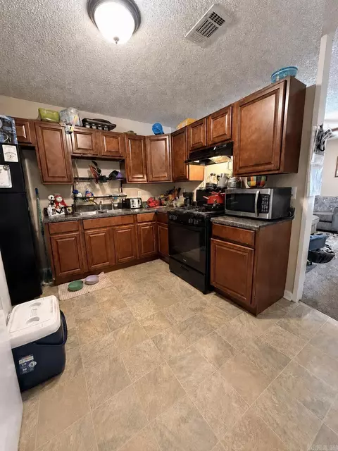 Kitchen - 33 Hiland Pl, Benton, AR 72015 photo 2 of 2