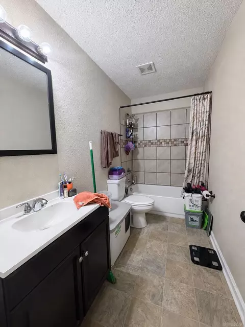 Bath - 33 Hiland Pl, Benton, AR 72015 photo 2 of 2