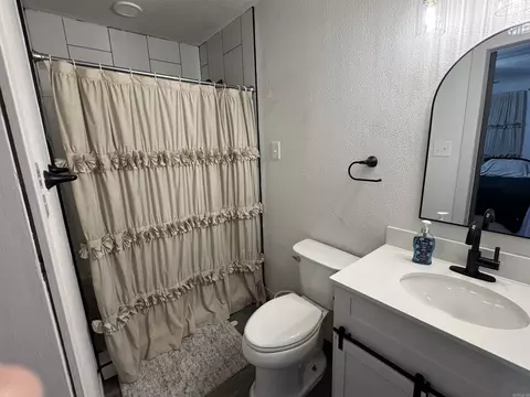Bath - 600 Bristol Dr, Bryant, AR 72022 photo 1 of 2