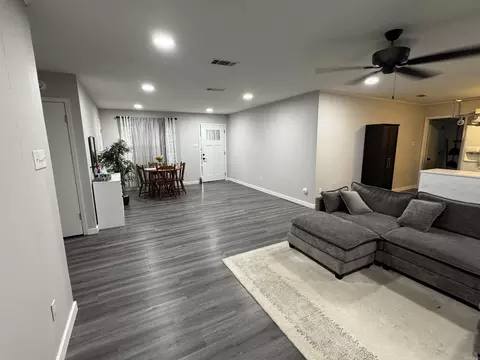 Living - 600 Bristol Dr, Bryant, AR 72022 photo 2 of 2