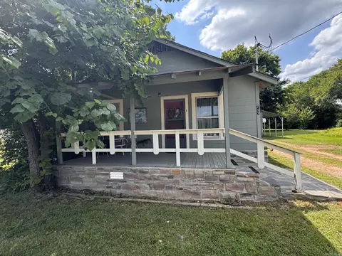 713 N Montgomery St, Clarksville, AR 72830