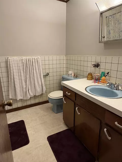Bath - 439 Haley St, Melbourne, AR 72556 photo 1 of 2