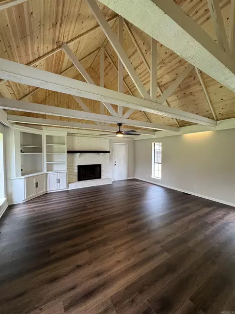 Living - 12102 Dalin Rd, Cabot, AR 72023 photo 2 of 4