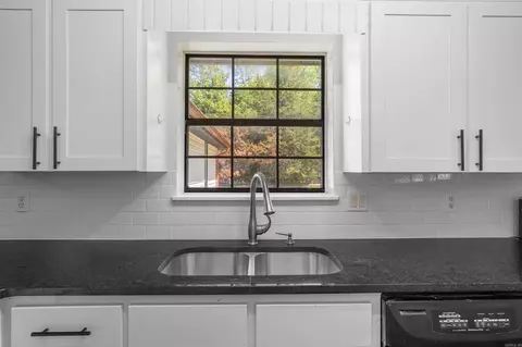 Kitchen - 12102 Dalin Rd, Cabot, AR 72023 photo 2 of 2