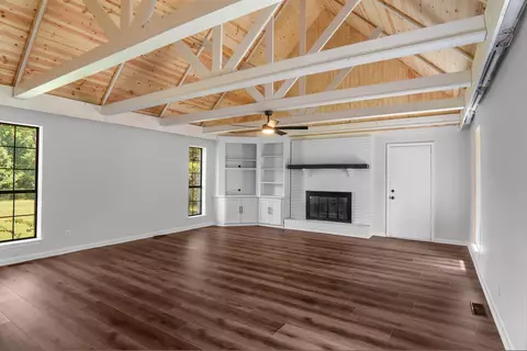 Living - 12102 Dalin Rd, Cabot, AR 72023 photo 2 of 5