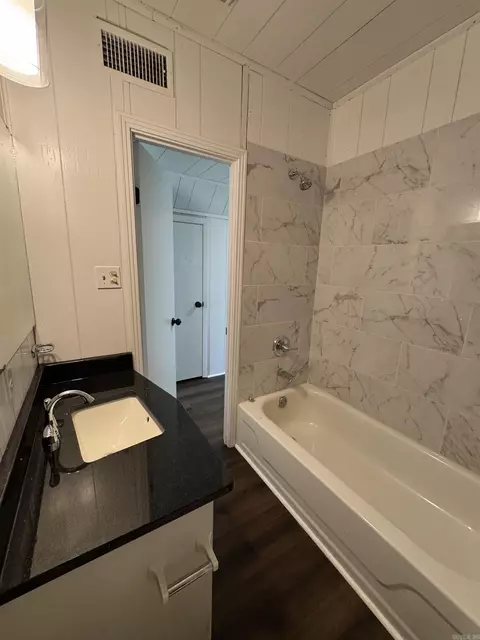 Bath - 12102 Dalin Rd, Cabot, AR 72023 photo 3 of 5