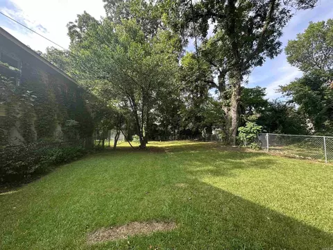 Exterior - 1507 E 7th Ave, Pine Bluff, AR 71601 photo 3 of 3