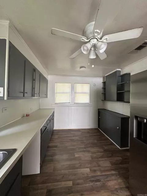 Kitchen - 1507 E 7th Ave, Pine Bluff, AR 71601 photo 2 of 4