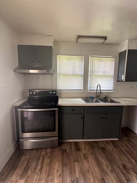 Kitchen - 1507 E 7th Ave, Pine Bluff, AR 71601 photo 3 of 4