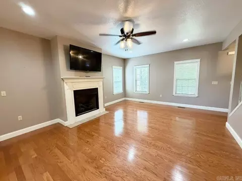 Living - 409 Highland Dr, Mountain View, AR 72560 photo 3 of 7