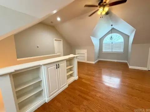 Living - 409 Highland Dr, Mountain View, AR 72560 photo 4 of 7