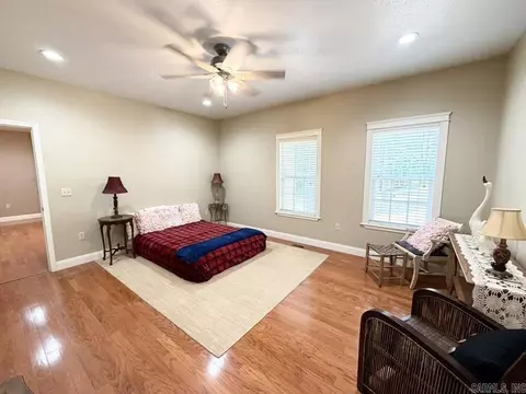 Bedroom - 409 Highland Dr, Mountain View, AR 72560 photo 2 of 6