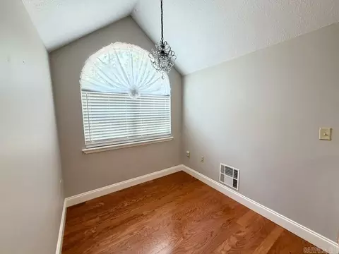 Bedroom - 409 Highland Dr, Mountain View, AR 72560 photo 3 of 6