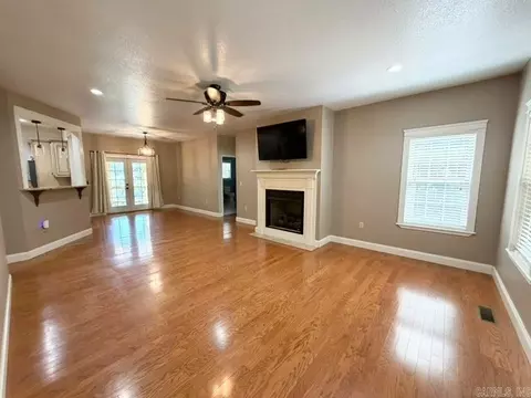 Living - 409 Highland Dr, Mountain View, AR 72560 photo 2 of 7