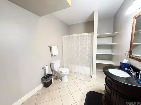 Bath - 409 Highland Dr, Mountain View, AR 72560 photo 7 of 7