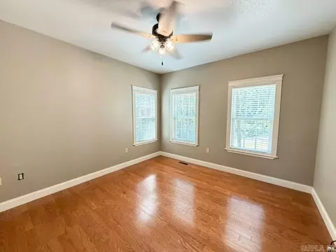 Bedroom - 409 Highland Dr, Mountain View, AR 72560 photo 4 of 6