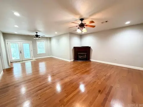 Living - 409 Highland Dr, Mountain View, AR 72560 photo 7 of 7