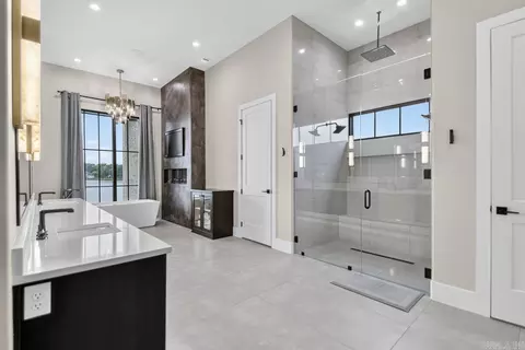 Bath - 7346 Lake Point Cir, Benton, AR 72019 photo 3 of 6