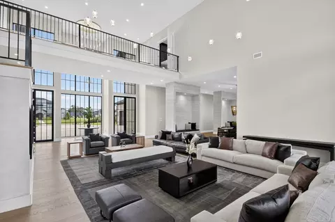 Living - 7346 Lake Point Cir, Benton, AR 72019 photo 5 of 7