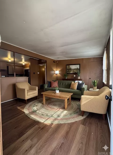 Living - 3203 S Iris St, Pine Bluff, AR 71603 photo 2 of 2