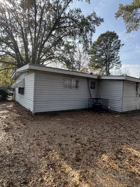 Exterior - 3203 S Iris St, Pine Bluff, AR 71603 photo 3 of 5